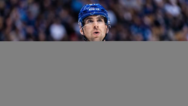 maple-leafs-john-tavares-broken-finger